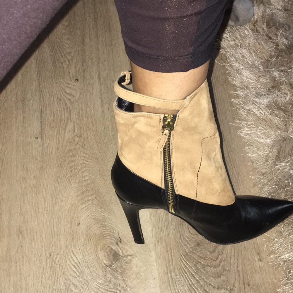 DEREK LAM MADE IN ITALY NWT 2 TONE REAL LEATHER ANKLE STRAP BADAZZ BOOTs